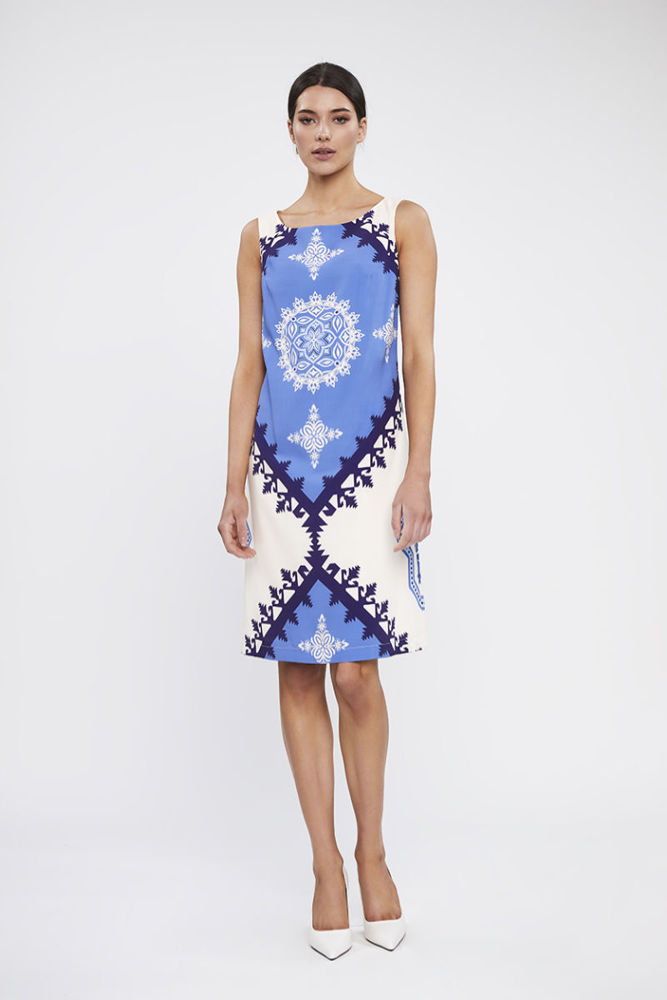 Φόρεμα boho print στα χρώματα του Αιγαίου σε ίσια γραμμή από κρεπ ιντιγκο
