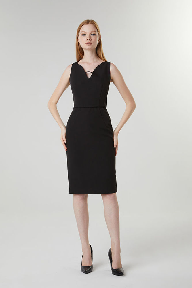 Picture of Feminine fitted dress in crepe stretch BLACK