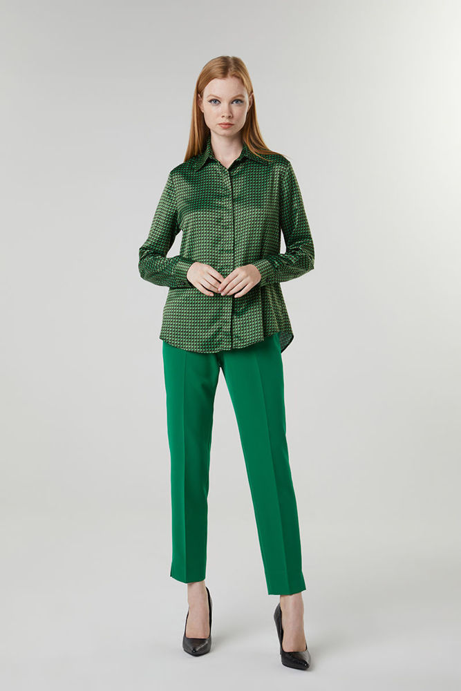Picture of Classic shirt in a straight line made of satin GREEN