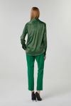 Picture of Classic shirt in a straight line made of satin GREEN