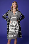 Picture of Feminine fitted dress in elastic crepe with black and white geometric print ECRU
