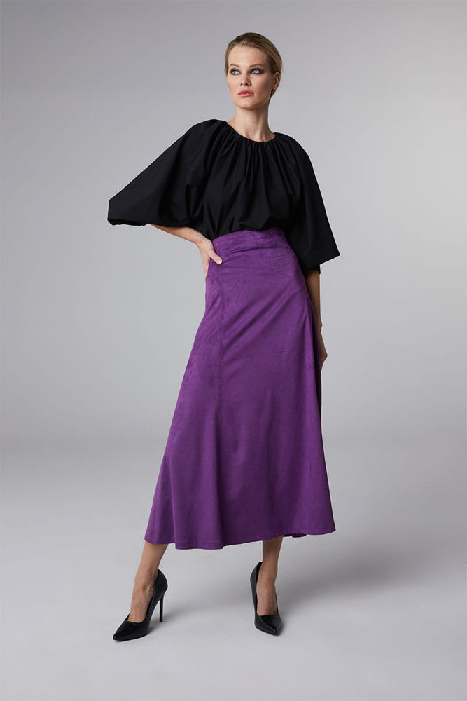 Picture of Bouncy neck blouse in elastic poplin BLACK