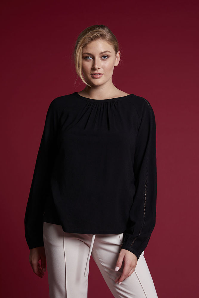 Picture of Blouse in a lovely natural fabric BLACK