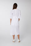 Φόρεμα σε ρομαντική θηλυκή σιλουέτα λευκο